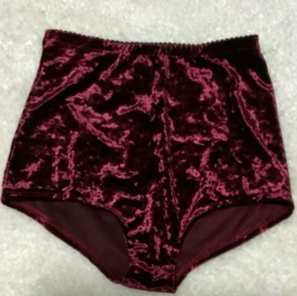 NWOT Dolls Kill Crushed Velvet High Waist Booty Short